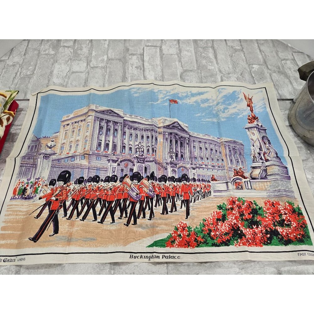 Souvenir London Buckingham Palace Tea Towel‎ Linen Fast Colours Queen Soldiers